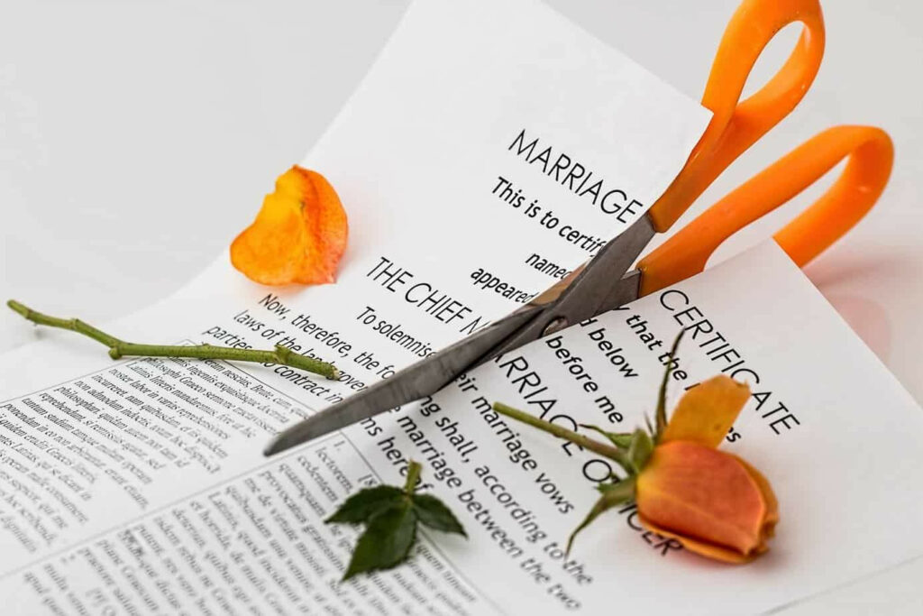 Ai phải chịu tiền án phí khi đơn phương ly hôn?