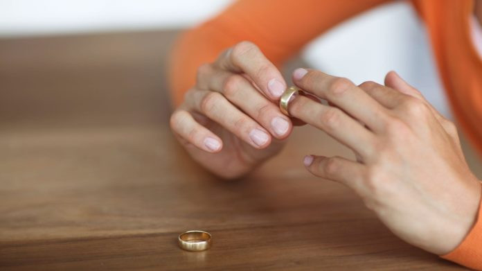 Thủ tục ly hôn thuận tình cần giấy tờ gì theo quy định?